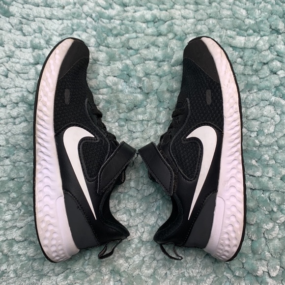 Nike Revolution Black & White Athletic Training Running Sneakers Girls Boys Run - Picture 10 of 16